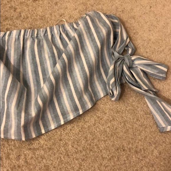 Striped blue crop top - Picture 3 of 3